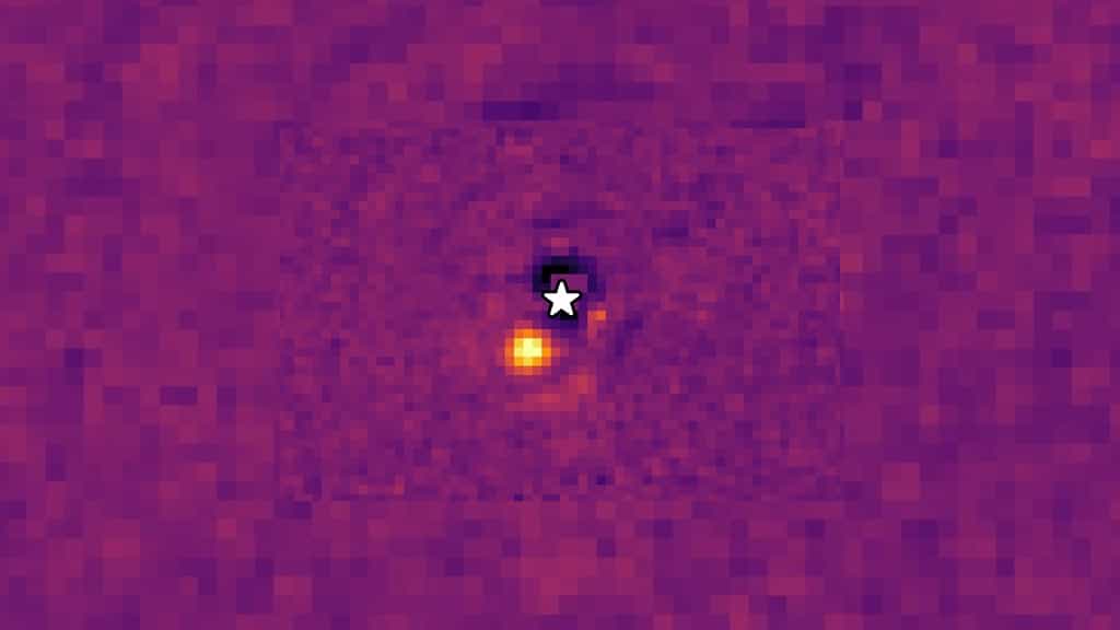 L'exoplanète HIP 65426b est ici imagée par le télescope spatial James-Webb. © Nasa, ESA, CSA, A Carter (UCSC), the ERS 1386 team, A. Pagan (STScI)