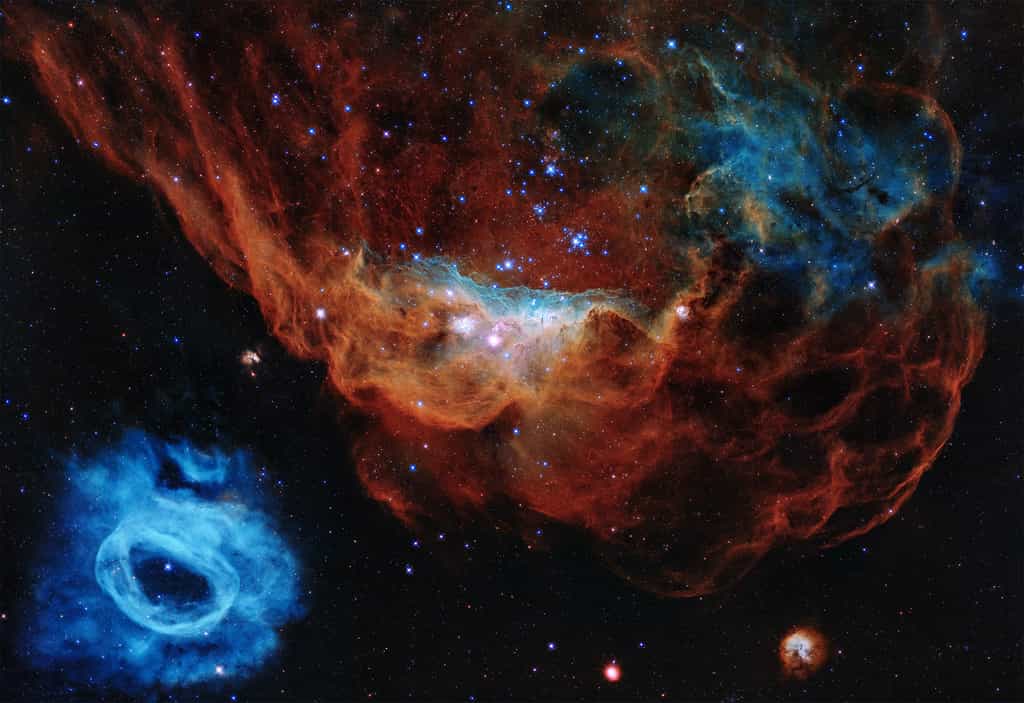 NGC 2014 et sa voisine NGC 2020, qui forment une vaste région de formation d'étoile, sont les deux objets choisis pour les 30 ans d'Hubble. © Nasa, ESA, and STScI