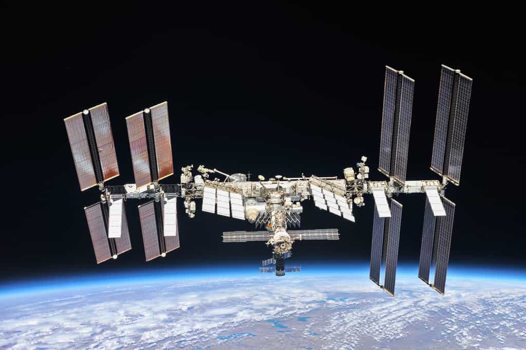La Station spatiale internationale (ISS) dans sa configuration actuelle. Cette photo a été acquise en octobre 2018 par l'équipage d'Expedition 56, après son départ du complexe orbital pour retourner sur Terre. © Nasa