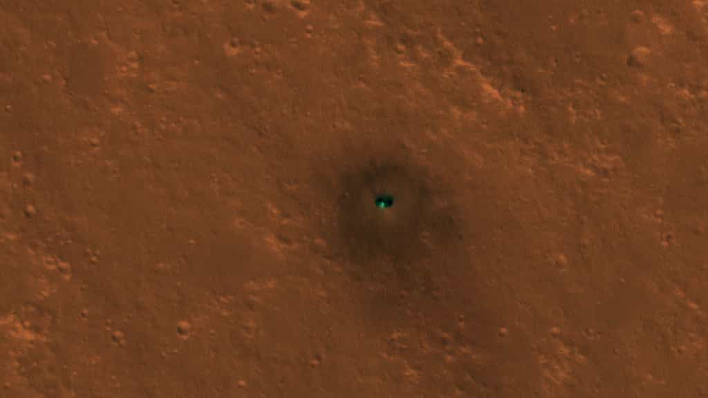 Le lander InSight et d'autres éléments de l'atterrisseur photographiés par l'orbiteur MRO de la Nasa. © Nasa, JPL-Caltech, University of Arizona