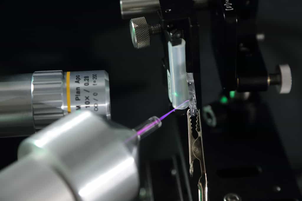 Des jets de plasma pourraient être utilisés pour créer un rayon glaçant destiné à refroidir certains composants électroniques. © Université de Virginie