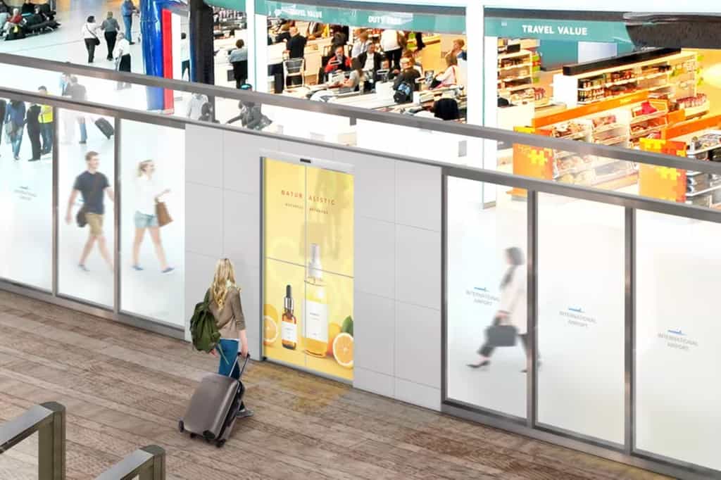 Des publicités pourraient être affichées directement sur les portes vitrées à ouverture automatique des centres commerciaux. © LG