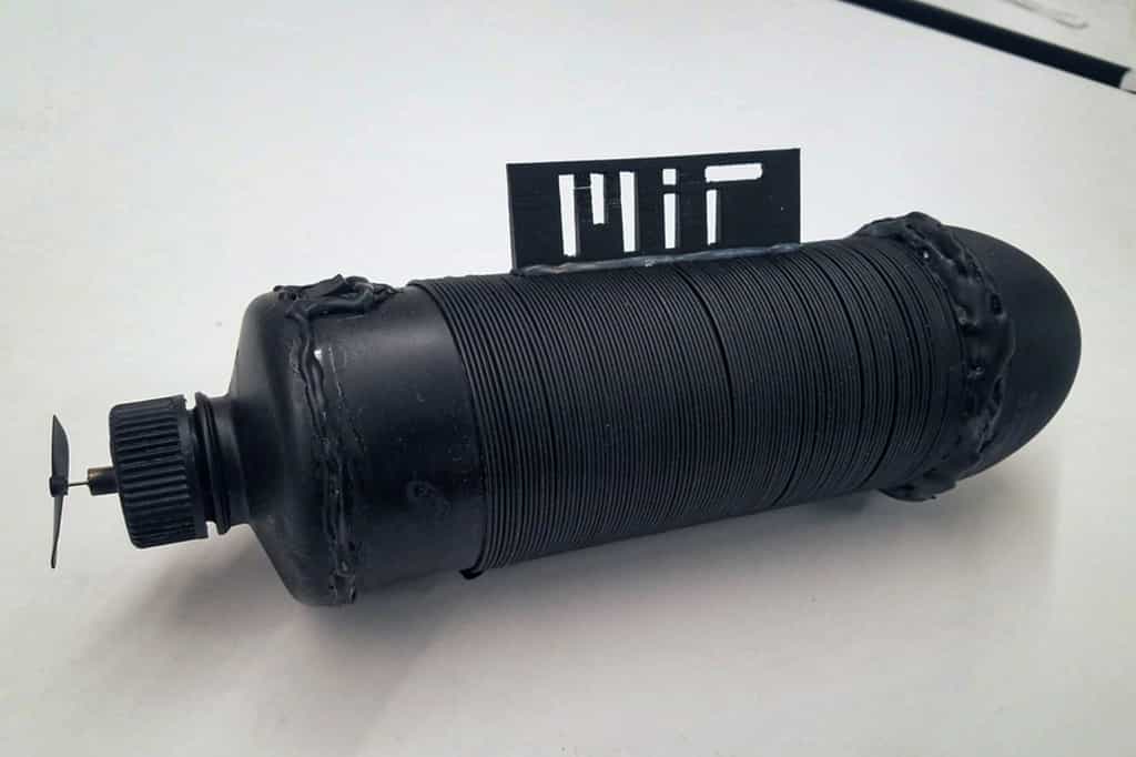 La batterie a servi de structure pour constituer la coque d’un sous-marin et l’alimenter en énergie. © MIT