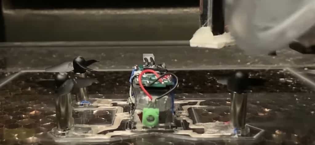 La LaserFactory du MIT est capable de fabriquer des drones de manière complètement automatisée. © MIT