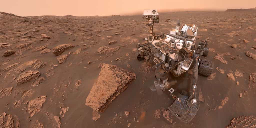 Selfie de Curiosity réalisé le 15 juin 2018, Sol 2.082. À cette période, une immense tempête de poussière faisait rage sur la globalité de Mars. © Nasa, JPL-Caltech, Univ. of Arizona