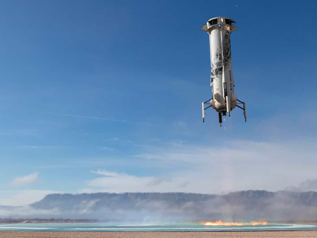 Le New Shepard en phase d'atterrissage lors de sa sixième mission consécutive, en décembre 2019. © Blue Origin
