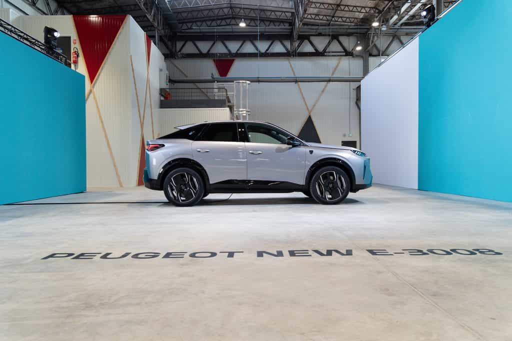 700 km de autonomía: ¡el nuevo Peugeot E-3008 redefine los estándares!