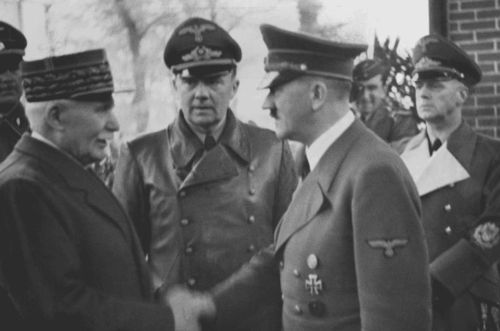 Le maréchal Philippe Pétain, ici avec Adolf Hitler, est un des symboles de la collaboration durant la seconde guerre mondiale. © Jäger, Wikimedia Commons, CC by-sa 3.0