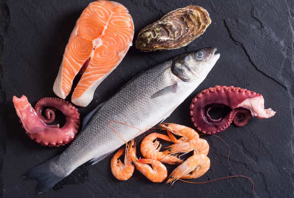 Manger du poisson est bénéfique pour la santé. Sa consommation à raison de trois fois par semaine, réduirait les risques de cancer colorectal. © whitestorm Fotolia