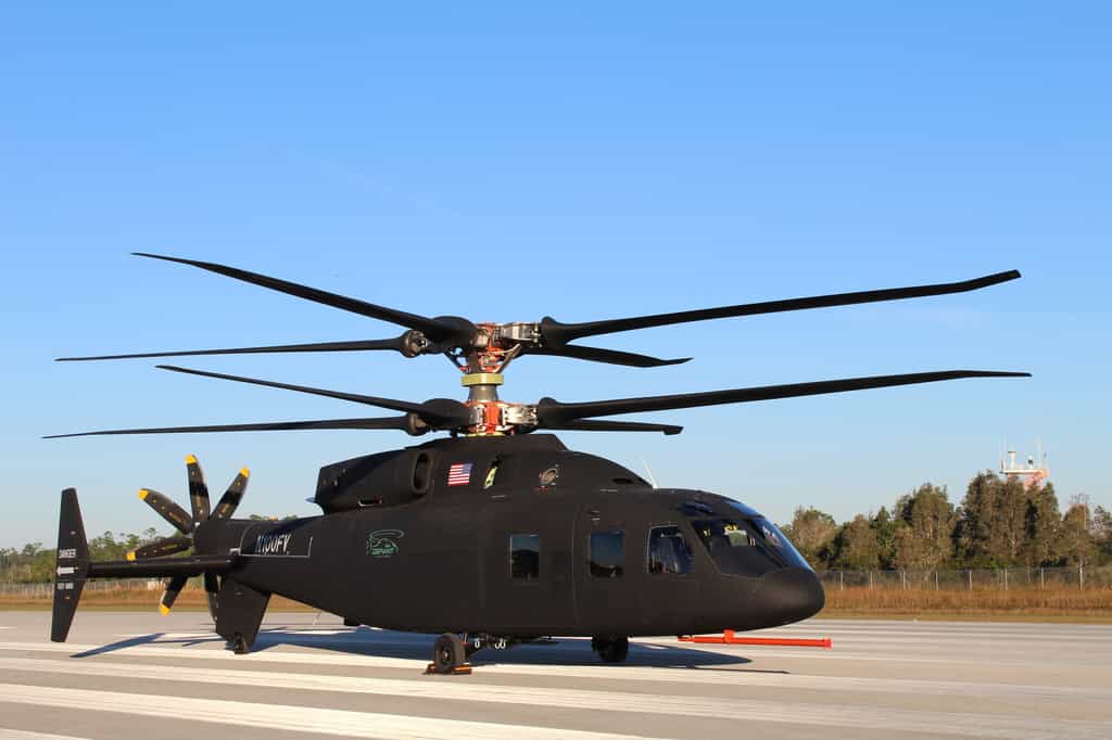Le démonstrateur SB1 Defiant, un hélicoptère de nouvelle génération destiné à remplacer les Sikorsky UH-60 Black Hawk et les Bell UH-1 à l'horizon 2030. © Sikorsky (filiale de Lockheed Martin) et Boeing