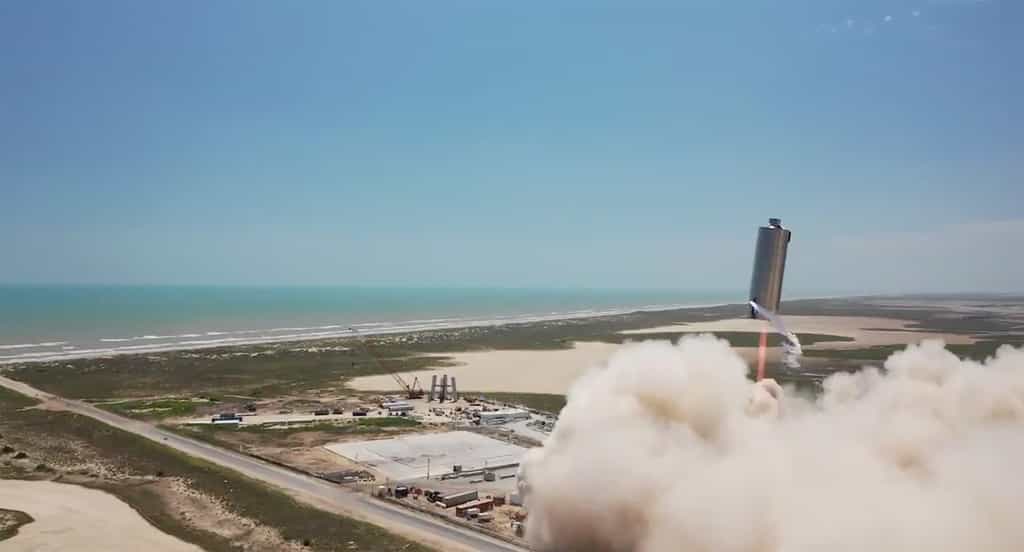 Le SN6 lors de son vol d'essai à 150 mètres de hauteur (septembre 2020). © SpaceX 