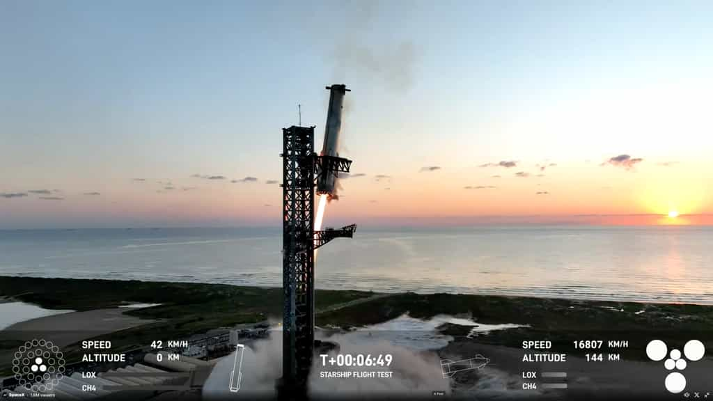 Lors du cinquième vol de démonstration du Starship, SpaceX a réussi l'exploit de récupérer l'étage Super Heavy à l'aide du mécanisme Mechazilla installé sur la tour de lancement. © SpaceX, capture vidéo