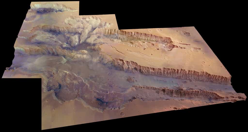 Valles Marineris, vu à un angle de 45 degrés par rapport à la surface dans des couleurs presque vraies et avec une exagération des hauteurs d'un facteur quatre. L'image couvre une superficie de 630.000 km² avec une résolution au sol de 100 mètres par pixel. La plus grande partie du canyon, qui s'étend sur toute l'image, est connue sous le nom de Melas Chasma. Candor Chasma est le creux  immédiatement au nord. © ESA/DLR/FU Berlin (G. Neukum), CC by-sa 3.0 IGO  