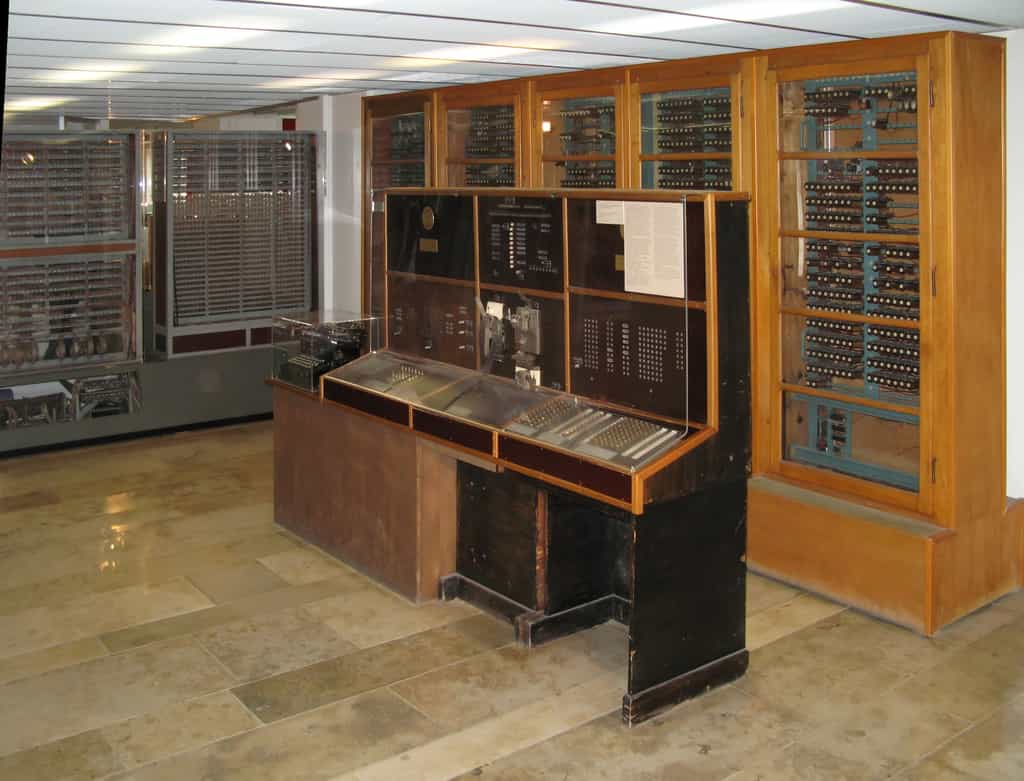 Le Zuse Z4 est le plus vieil ordinateur du monde. Il est exposé au Deutsches Museum à Munich en Allemagne. © Wikipedia