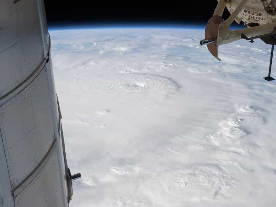 Cette image de l'ouragan Bopha&nbsp;a été prise par le commandant Kevin Ford le 2 décembre 2012 depuis la Station spatiale internationale. Au 6 décembre, on comptait 200.000 sans-abri à la suite du passage de l'ouragan.&nbsp;© Nasa