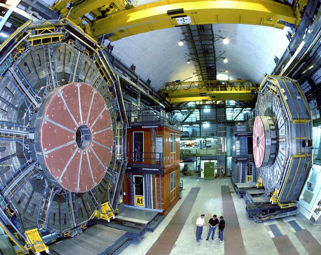 On voit ici une partie du détecteur de particules Aleph, l'un des quatre détecteurs qui observaient les résultats des collisions de positrons et d'électrons accélérés par le Lep. On a chassé, sans succès, le boson de Higgs avec Aleph. © Cern