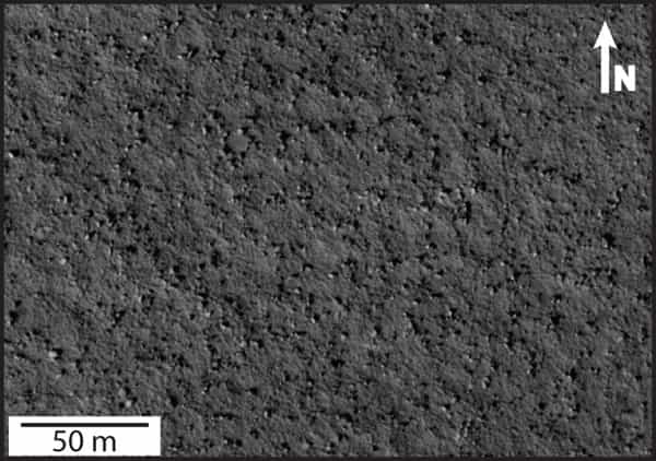 Gros rochers éparpillés dans la région d'Arcadia Planitia, située au sein des grandes plaines de l'hémisphère nord de Mars (60° N 214,068° E). Un vaste océan recouvrait probablement une partie de cet hémisphère voilà 3,2 milliards d’années. © Nasa, JPL, université d’État de l'Arizona