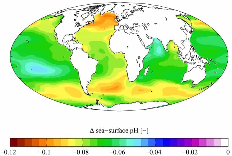 Carte des variations du pH depuis l’ère préindustrielle (1700) jusqu’aux années 1990. De manière générale, le pH des océans s’est abaissé, ce qui correspond à une acidification de l’eau de mer. © Plumbago, Wikimédia Commons, CC by-sa 3.0