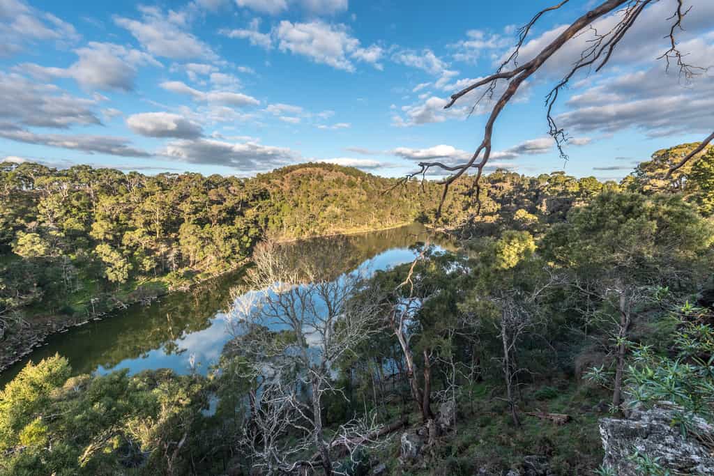 Le paysage culturel Budj Bim a été inscrit au patrimoine mondial de l’Unesco en juillet 2019. Des extensions jusqu’ici inconnues ont été découvertes par un incendie dans l’État de Victoria en Australie. © Peter, Flickr