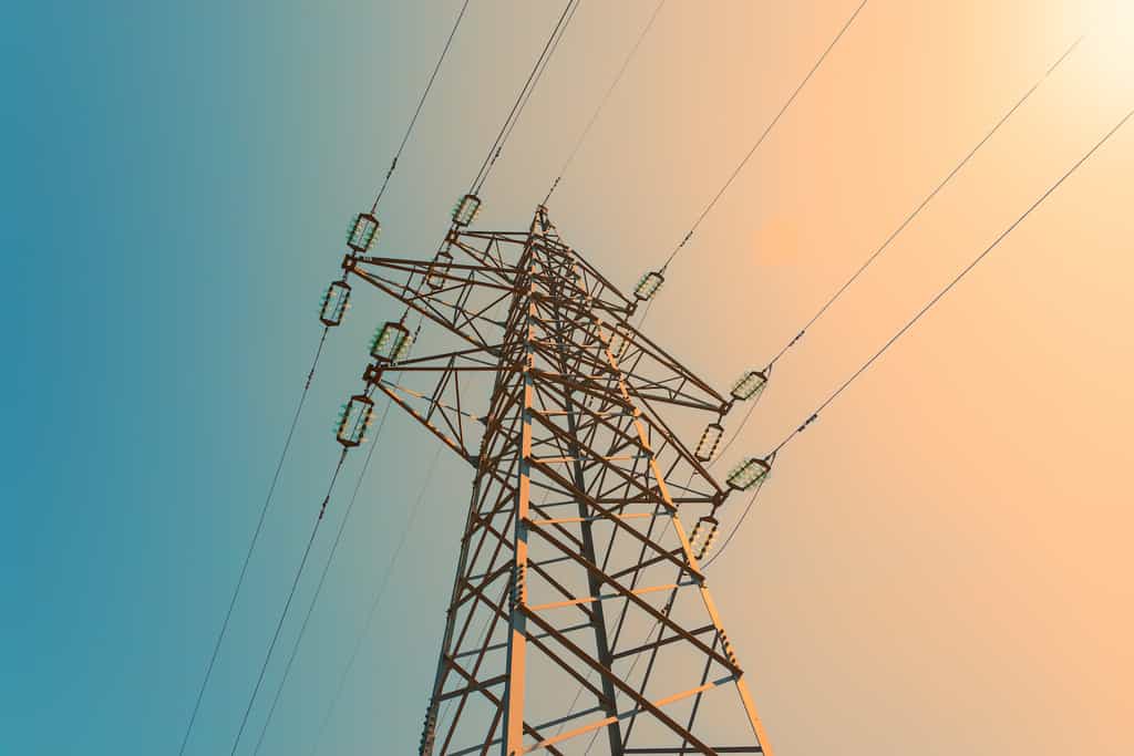 Le transport d’électricité sur des très longues distances est un enjeu clé pour la transition énergétique. © Petar, Adobe Stock