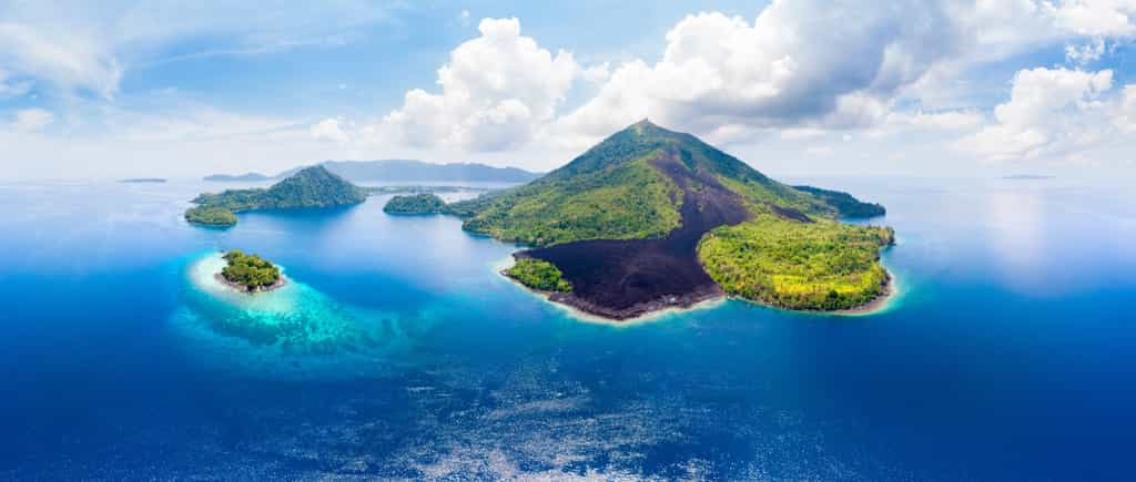 L’émersion des îles d’Asie du Sud-Est a influencé le climat des 15 derniers millions d'années. Su la photo, les îles Banda, un archipel volcanique d'Indonésie. © Fabio lamanna, Adobe Stock