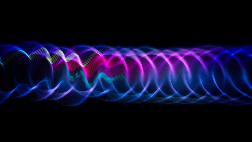 Le son se déplace sous forme d’ondes générées par la vibration du milieu. © DmitrySteshenko, Adobe Stock