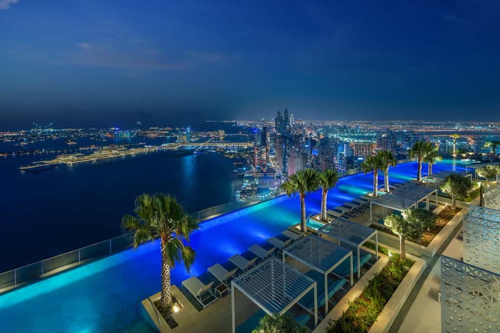 La piscine de l’Address Beach Resort de Dubaï mesure deux fois la taille d’un bassin olympique. ©&nbsp;Address Hotels by Emaar, Twitter