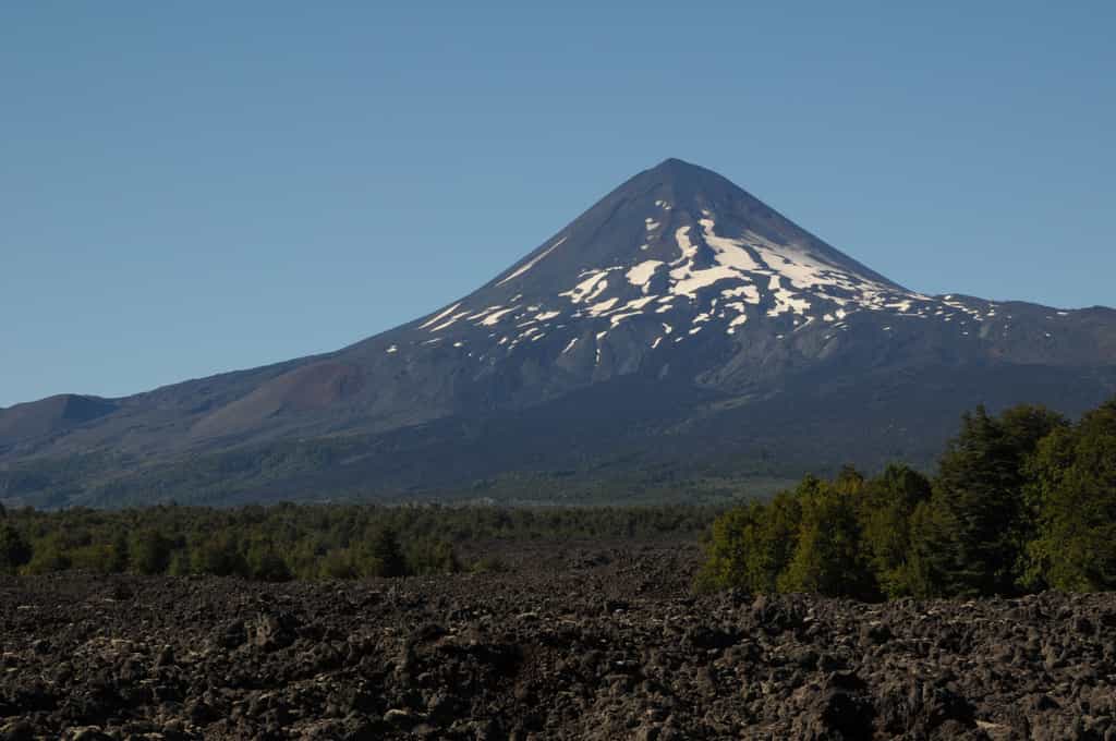 Le volcan Villarrica, au&nbsp;Chili, fait partie des volcans dont l'activité est visible sur les carottes&nbsp;du plancher océanique.&nbsp;©&nbsp;M. Nicolai, Geomar