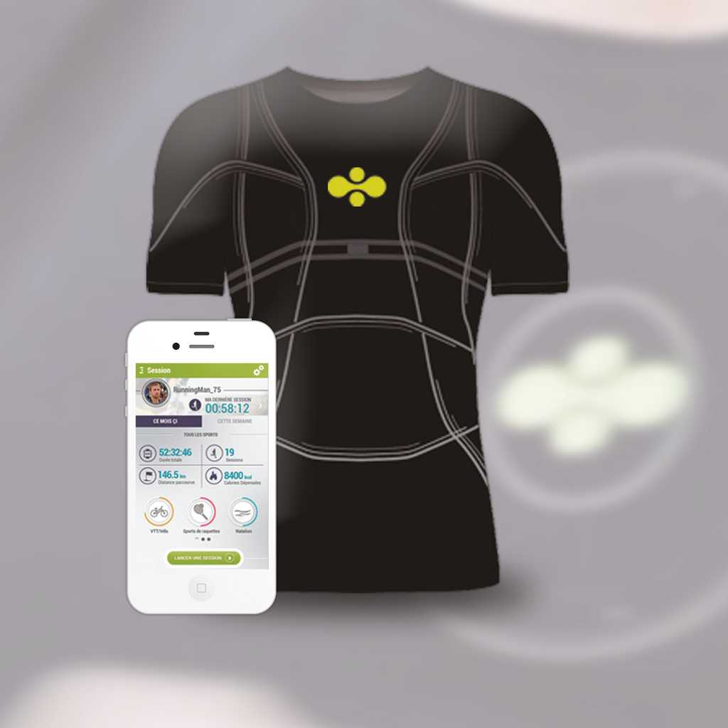 Cityzen Sciences était présente au Consumer Electronics Show avec ce prototype de t-shirt connecté dédié aux activités sportives. Équipé de capteurs (fréquence cardiaque, accéléromètre, altimètre) et d’un GPS, il transmet les informations en Bluetooth à un smartphone. Ce « D-Shirt » sera commercialisé en septembre 2014. © Cityzen Sciences 