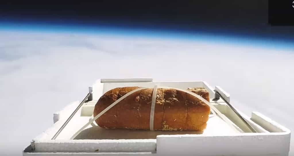 Quel goût a le pain une fois passé par la stratosphère ? La réponse dans ce Drôle de Tech. © Tom Scott