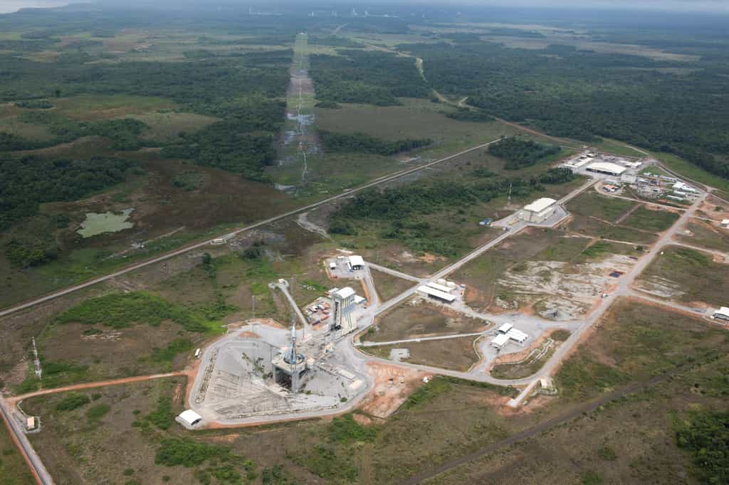 Vue aérienne des installations Soyouz du CSG. On distingue, dans le fond, les installations dédiées à Ariane 5. © Esa/S. Corvaja 2011