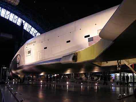 Enterprise en cours de démontage au Smithsonian's National Air and Space Museum de Washington. Crédit : Space.com