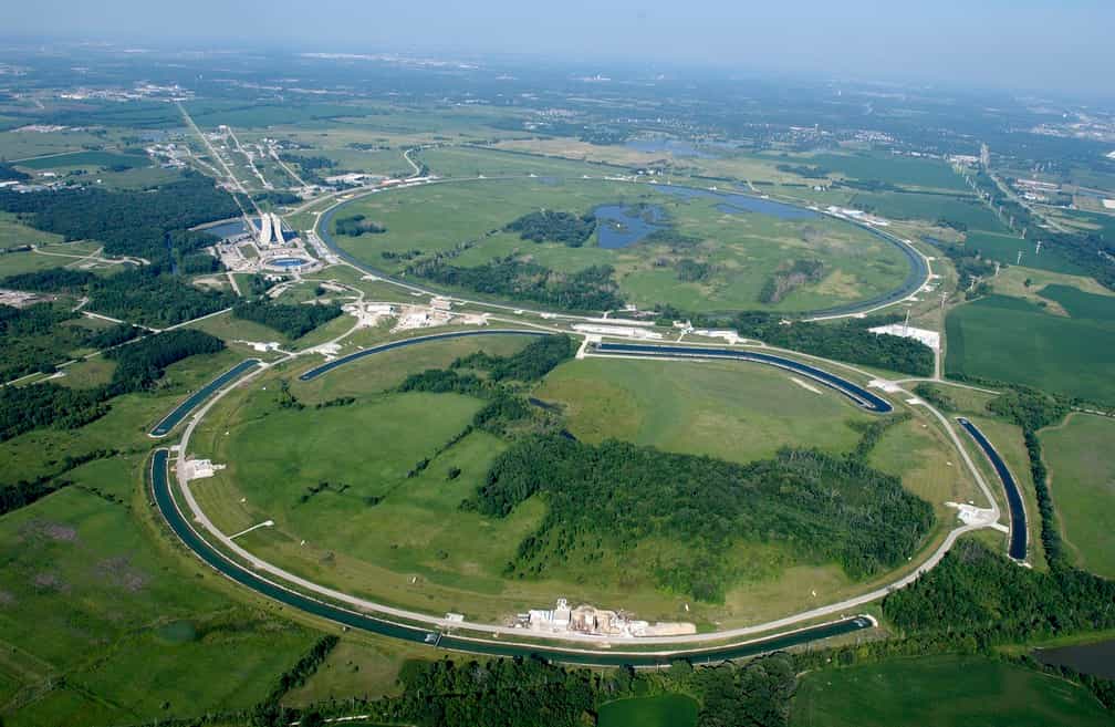 Une vue aérienne du Fermilab et du Tevatron. © Fermilab