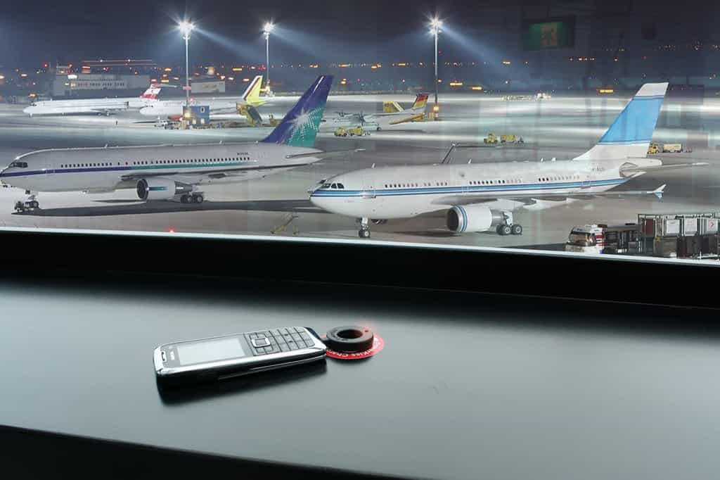 Check-list avant décollage : recharger le portable. © PowerKiss