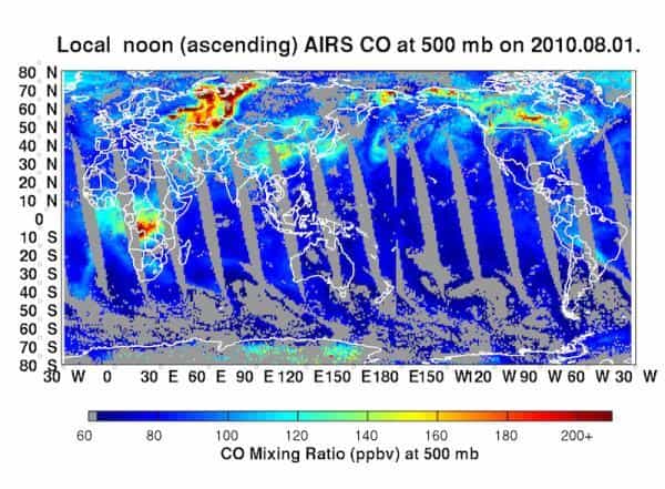 La carte mondiale du monoxyde de carbone dans l'atmosphère à 5.500 mètres d'altitude, le premier août 2010, réalisées à partir des données fournies par l'instrument Airs (Atmospheric Infrared Sounder), embarqué sur le satellite Aqua. Les incendies des forêts russes sont bien repérables. © NASA/JPL/Leonid Yurganov, University of Maryland, Baltimore County)