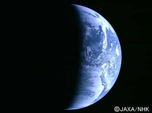 La Terre, vue depuis une distance de 110.000 km par Kaguya. Crédit Jaxa