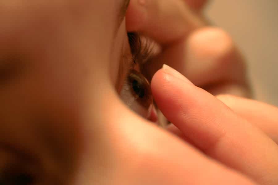 Des lentilles de contact qui mesurent le taux de sucre dans le sang et s’allument en cas d’hyperglycémie ? Les chercheurs du Google X Lab travaillent sur ce projet ambitieux. © JoaoGabriel, Flickr, cc by nc sa 2.0 
