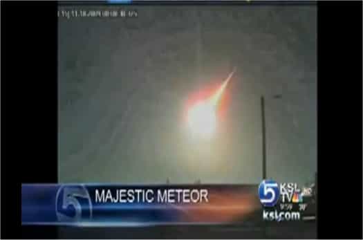 Une météorite en train de se consumer près de Salt Lake City, le 18 novembre 2009 (image extraite de la vidéo diffusée par KSL TV et installée sur YouTube).