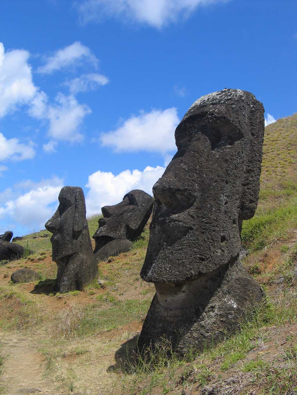 La terre des moais, les géants de pierre de Rapa Nui, cache-t-elle le secret de la longévité ? © Commons