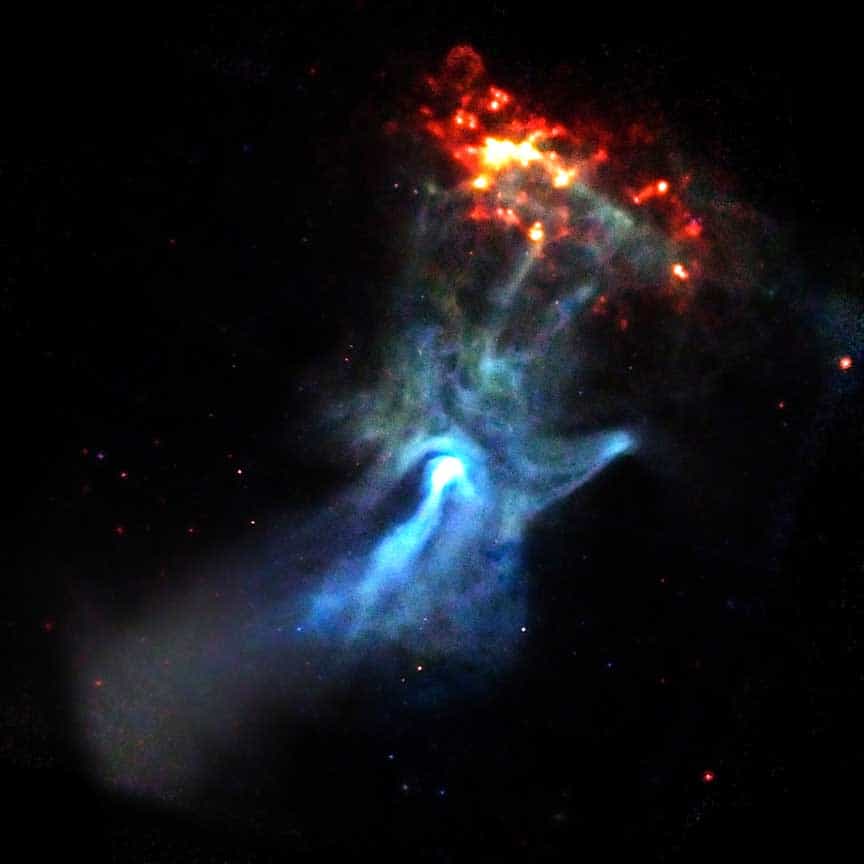 Dans cette image prise depuis l’orbite terrestre par le télescope spatial en rayons X Chandra, la paire PSR B1509-58 / RCW 89 est figurée en rouge, vert et bleu selon le niveau d’énergie faible, moyen ou élevé de l’émission. Crédit : X-ray: Nasa/CXC/CfA/P. Slane et al.