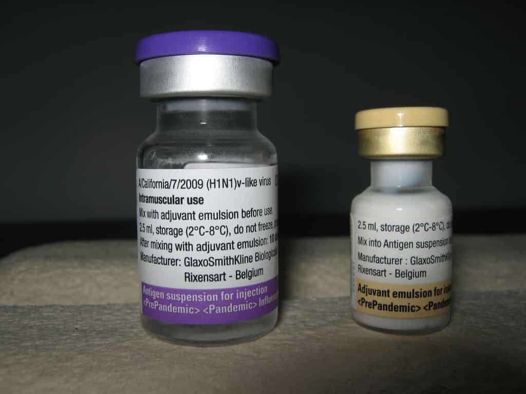 La vaccin Pandemrix, du laboratoire GSK (GlaxoSmithKline), adjuvanté, a été utilisé contre le virus A(H1N1). © Grook Da Oger / Licence Commons