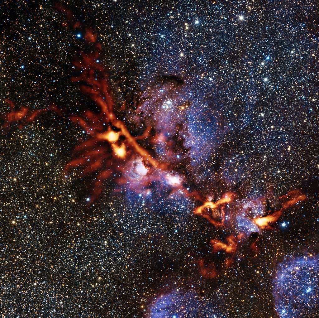 La nébuleuse NGC 6334, dite de la Patte du chat, est visible dans le ciel de l'hémisphère sud, au sein de la constellation du Scorpion. Situé à 5.500 années-lumière de la Terre, ce vaste nuage est une région de formation d'étoiles. Les longueurs d'onde submillimétriques et millimétriques mettent en évidence les régions les moins chaudes. © ESO