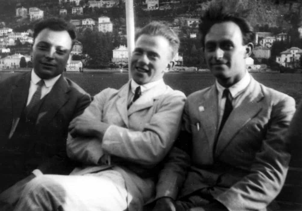 De gauche à droite Pauli, Heisenberg et Fermi, les découvreurs de la théorie quantique des champs relativistes et de la théorie des neutrinos, impliquant que ceux-ci ne peuvent dépasser la vitesse de la lumière. © Cern