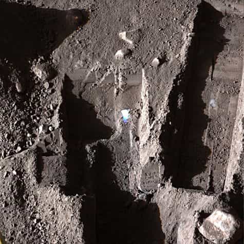 Une des dernières images en couleurs du sol martien avant l'arrêt des instruments. Crédit Nasa