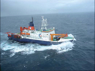 Le Polarstern embarque 20 tonnes de sulfate de fer vers l'océan Antarctique. © Institut Alfred-Wegener 