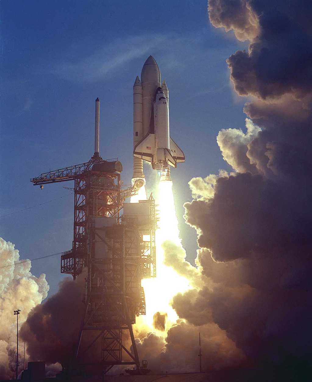 L’envol de Columbia le 12 avril 1981, photo du jour de la Nasa.