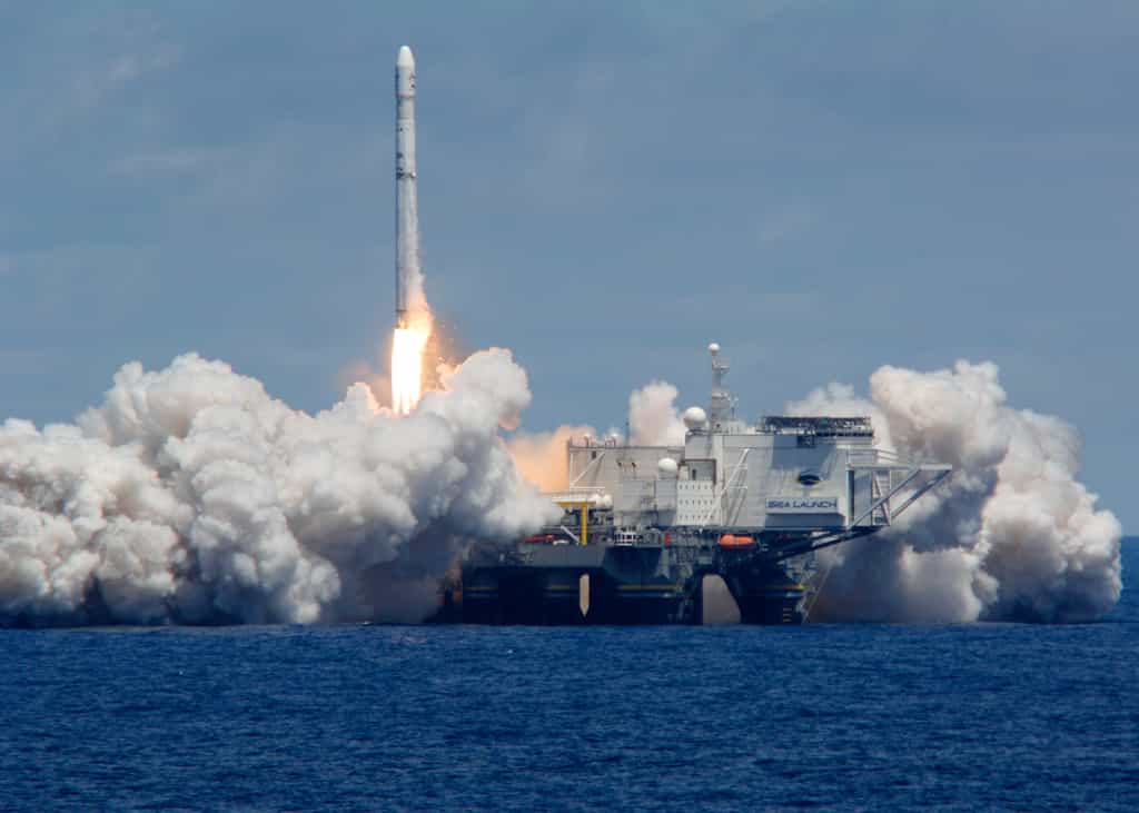 Deux après l'explosion au décollage du lanceur Zenit 3SL et la mise en redressement judiciaire qui s'en est suivie, Sea Launch vient de réussir son retour en vol avec le lancement d'Atlantic Bird 7. © Sea Launch