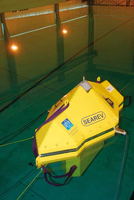Le prototype Searev dans la piscine à vagues de l'ECN. © Ecole centrale de Nantes