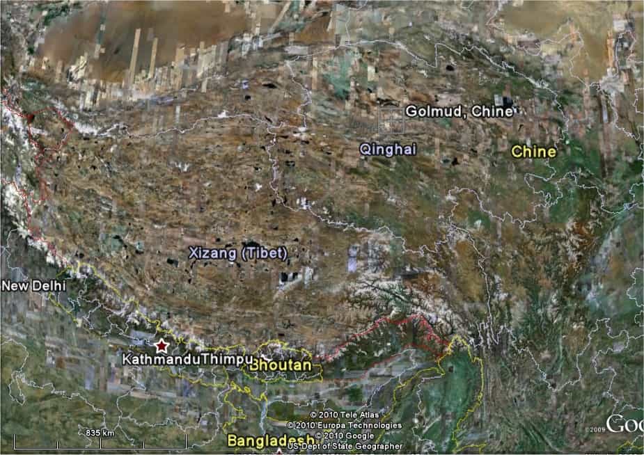 Le séisme s'est produit, au sud-sud-est de Golmud, au nord-est du plateau tibétain, dans une région où la terre tremble souvent, sous la poussée du sous-continent indien. (Image Google Earth.)