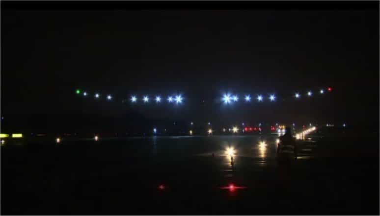 L'avion solaire HB-SIA, de Solar Impulse, aux mains de Bertrand Piccard, atterrit sur la piste 03 de l'aéroport de Rabat-Salé le 5 juin à&nbsp;23 h 30 en heure locale.&nbsp;© Solar Impulse